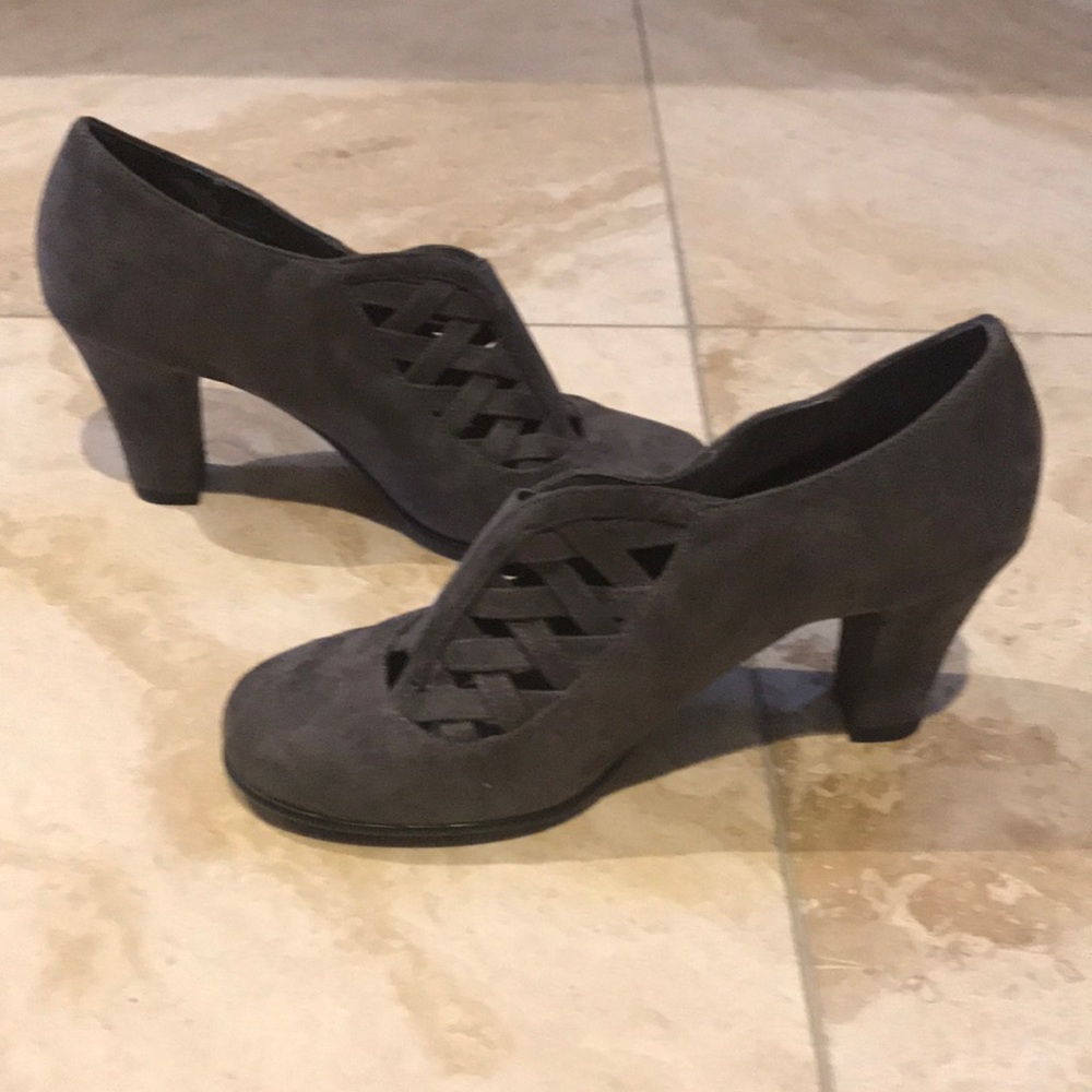 Suede grey 3” booties